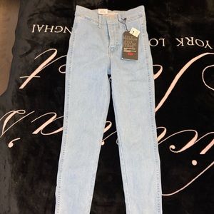 Light wash Levi’s